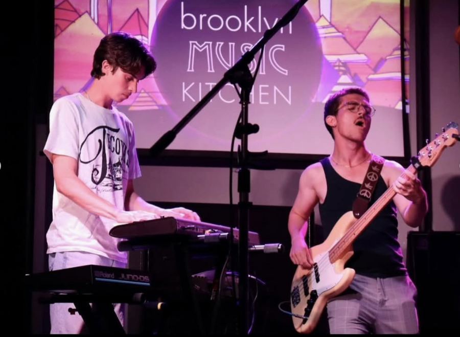 Lyric Anderson performing at Brooklyn Music Kitchen
